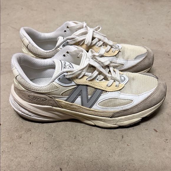 Athletic_Shoes